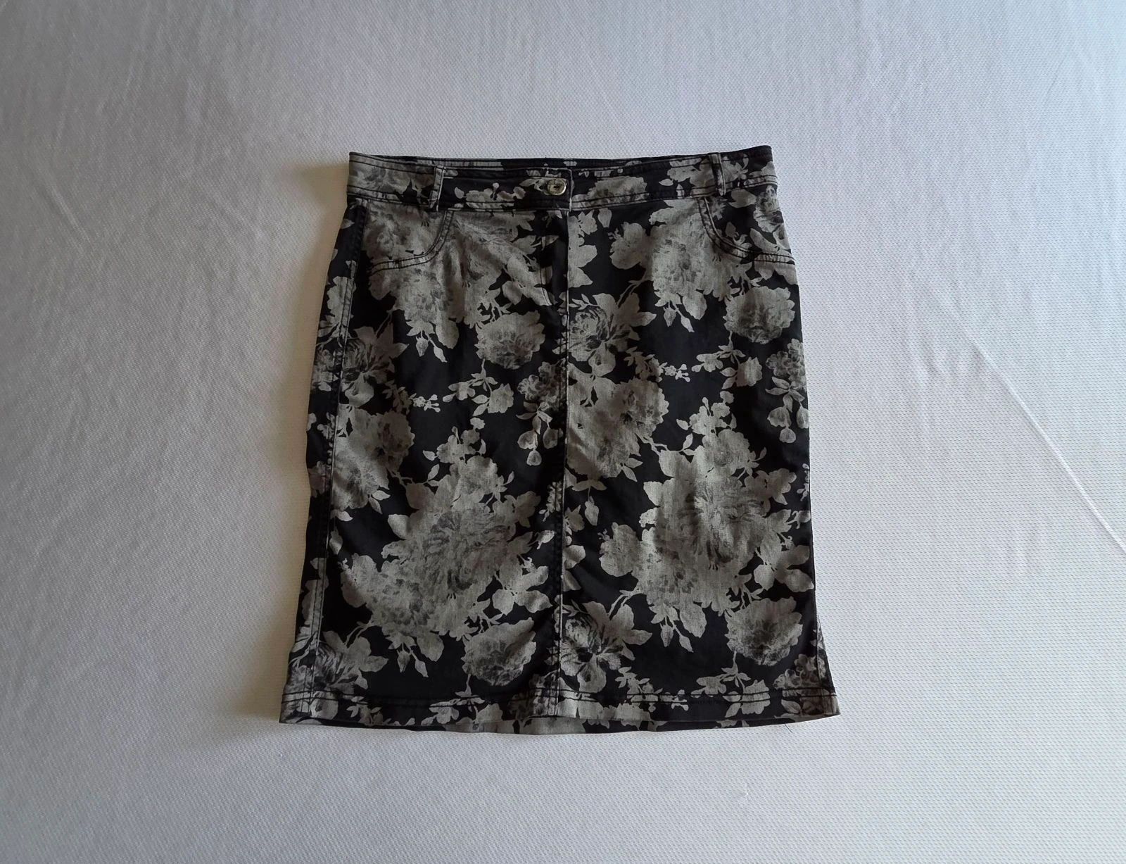 Falda recta con estampado floral negro y gris L 42 falda de algodón elástico – photo 2
